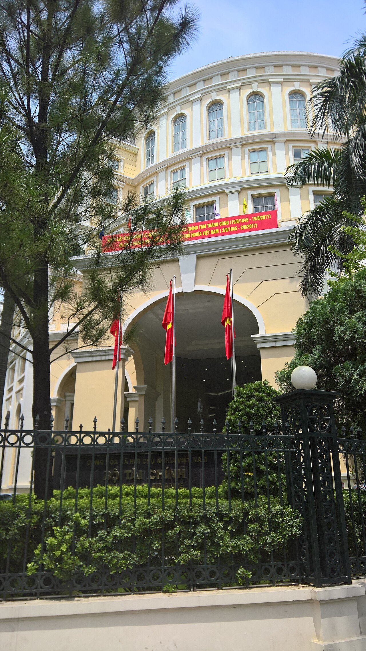 Trụ sở Bộ Tài chính tại Hà Nội, cơ quan trình Chính phủ gia hạn ưu đãi thuế xăng dầu đến hết năm 2026