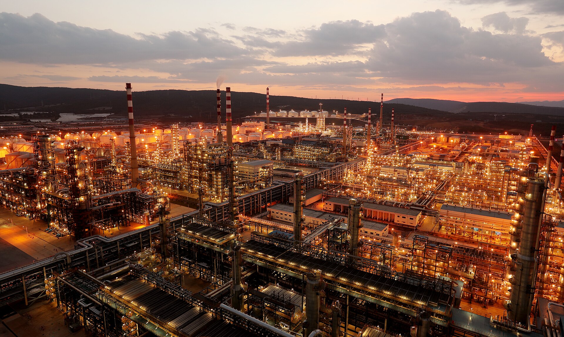 Nhà máy lọc dầu Vân Nam của PetroChina, Trung Quốc ngừng xuất khẩu xăng dầu tháng 10/2026
